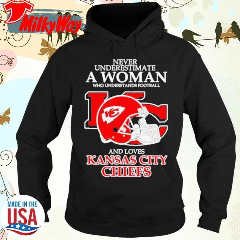 Official A women who understands football and loves Kansas City Chiefs shirt