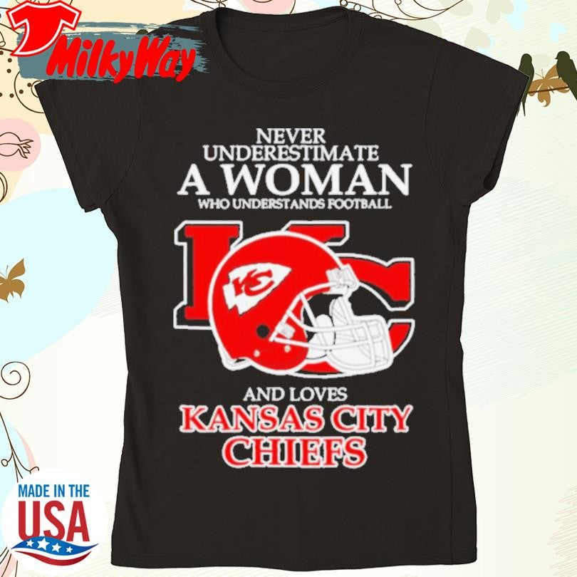 Official A women who understands football and loves Kansas City Chiefs shirt