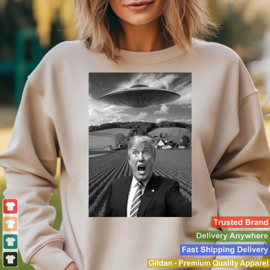 Trump Selfie With Alien UFO Funny Trump Gifts For Men Women