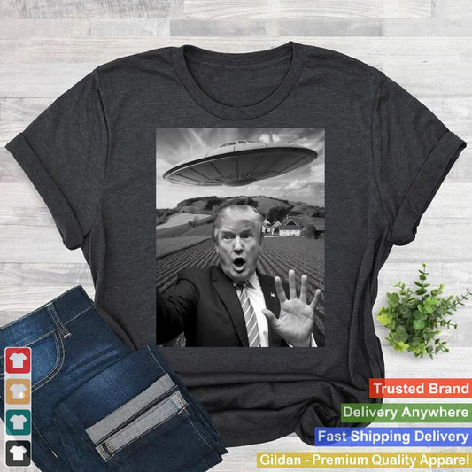 Trump Selfie With Alien UFO Funny Trump Gifts For Men Women_1